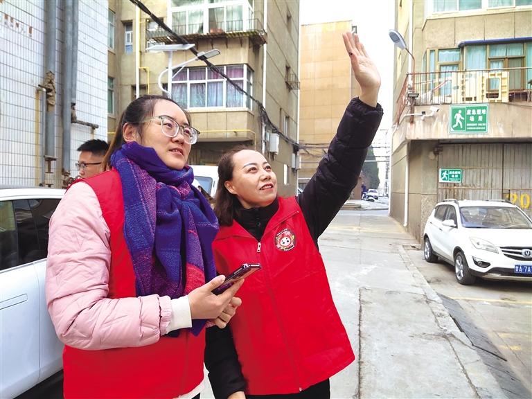 路东社区：“窗帘之约”开合之间的温暖守护ayx爱游戏app西固区丨先锋路街道公园(图2)