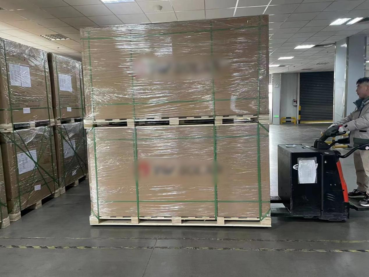 电动叉车和搬马机器人强势出圈爱游戏最新接连亮相央媒！中力(图6)